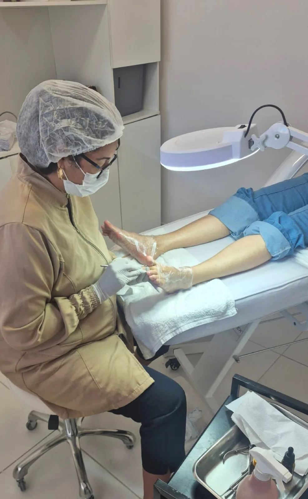 Tratamento de podologia na Refinada Beauty, em Maceió